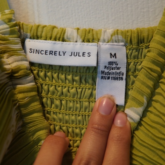 Formal floral dress, size medium - Picture 4 of 6